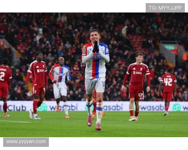 三十六岁水晶宫传奇沃德自由身加盟英冠斯旺西再续绿茵征程老将新篇